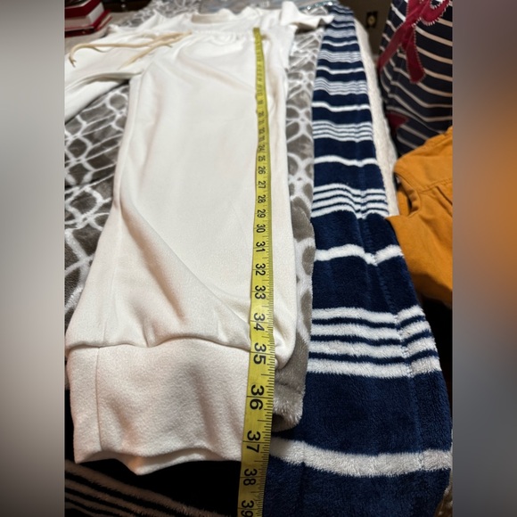 Women’s amazon brand leisure suit with cropped top and joggers. Size L - Picture 5 of 5